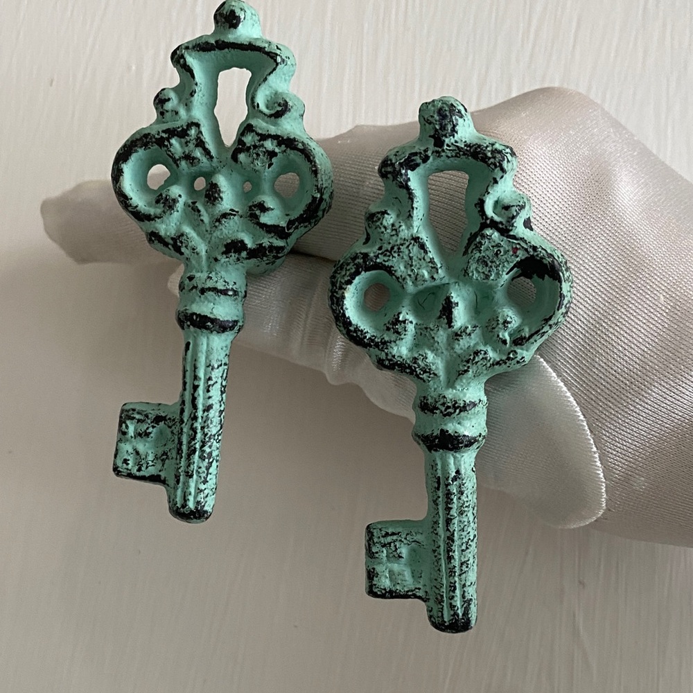 Set of 2 Shabby Chic Cast Iron Skeleton Key Drawer Pulls Mint Green Distressed - Picture 4 of 11
